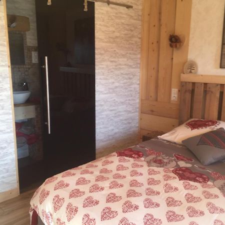 Bed and Breakfast La Gravinette Cruet Exterior foto